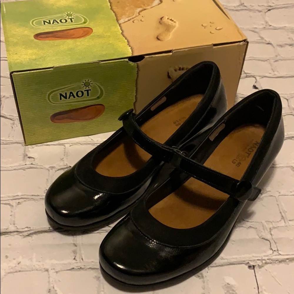 Naot Trendy Black Velvet Dress Pumps